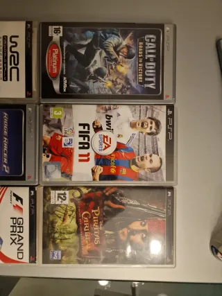 Scatole di videogiochi PSP: Call of Duty, FIFA 11, e altro