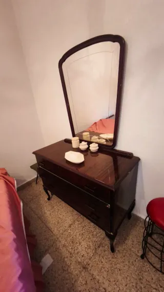 Cómoda vintage madera y cuero