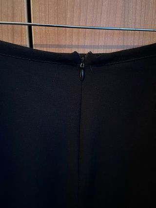 Falda midi negra con detalles de cinta