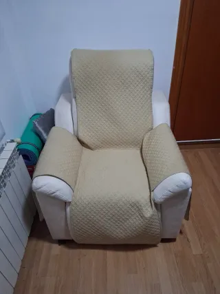 Sillón individual beige tapizado