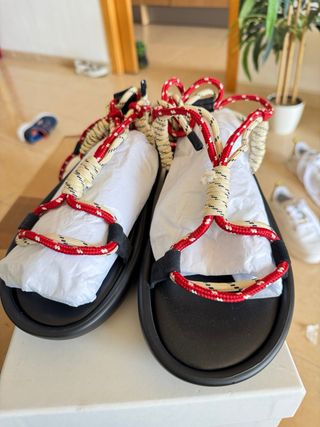 Sandalias de cuerda beige y rojo