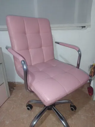 Silla de escritorio rosa con ruedas