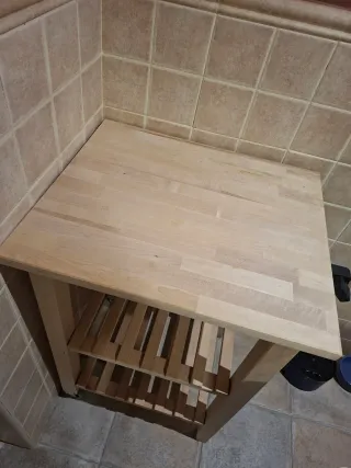 Mesa auxiliar cocina madera Ikea. Madera abedul.