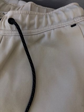 Pantalón Nike Tech Beige