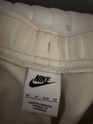 Pantalón Nike Tech Beige