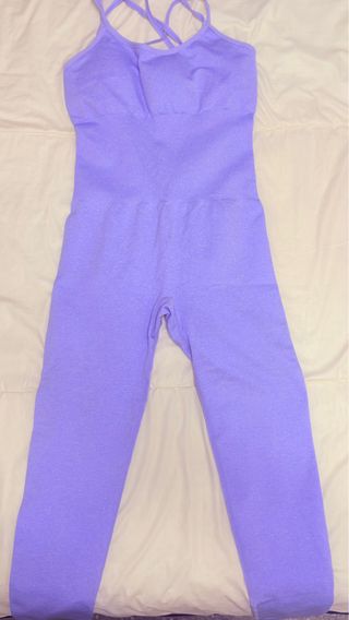 Mono deportivo morado