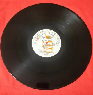 1981. 1 EDICIÓN VENOM WELCOME TO HELL NEAT 1002 LP