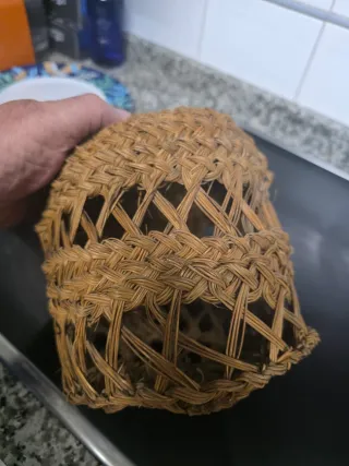 Cesta de mimbre artesanal