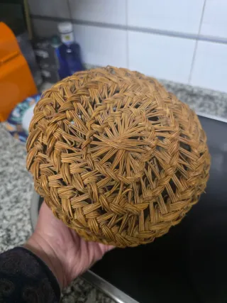 Cesta de mimbre artesanal