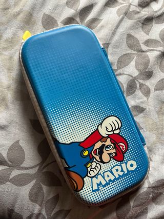 Nintendo Switch con base y mandos