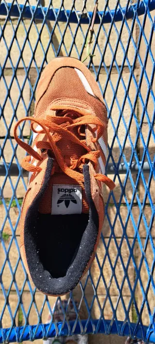 Zapatillas Adidas Mostaza y Blanco