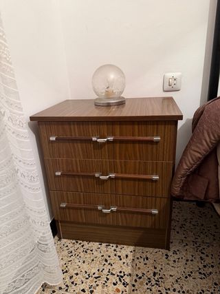 Armario de madera con mesitas de noche