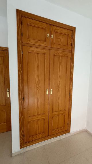 Puertas de armario de madera maciza de pino