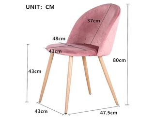 Tocador blanco con espejo con luces y silla rosa