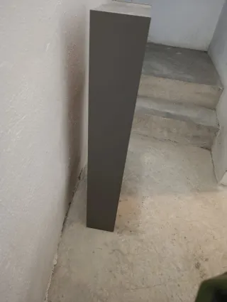 Estantería de pared gris madera