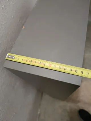 Estantería de pared gris madera