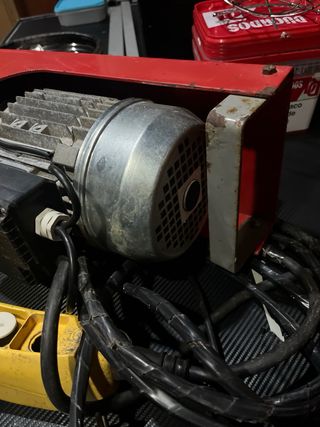 Montacargas eléctrico industrial