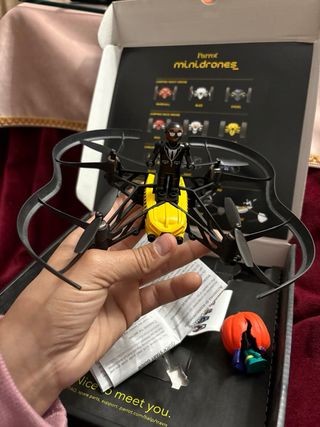 Parrot Minidrone Travis Amarillo y Negro