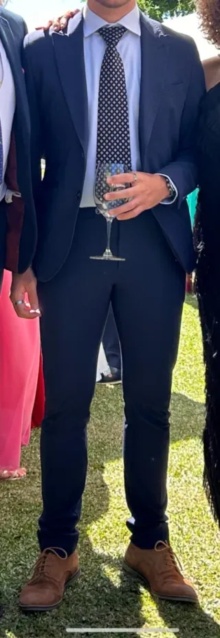 Traje completo azul.