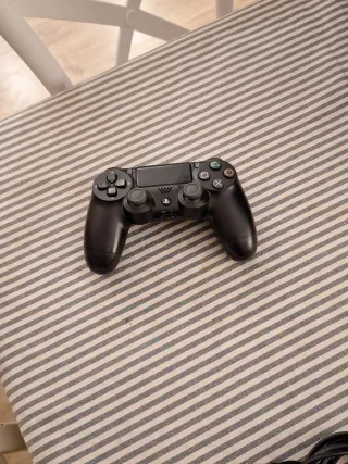 PS4 (PlayStation 4) Negra + 2 Mandos