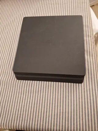 PS4 (PlayStation 4) Negra + 2 Mandos