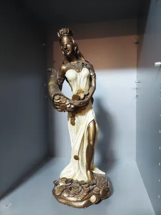 Figura Dama Fortuna Oro y Blanco