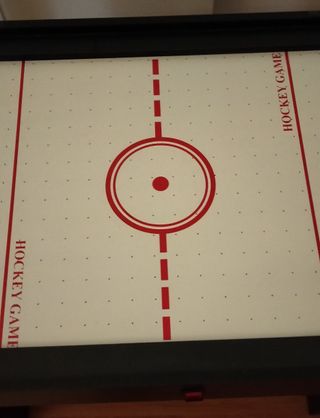 Futbolín, hockey de aire, ping pong y bolos