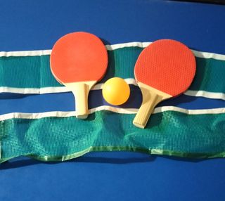 Futbolín, hockey de aire, ping pong y bolos