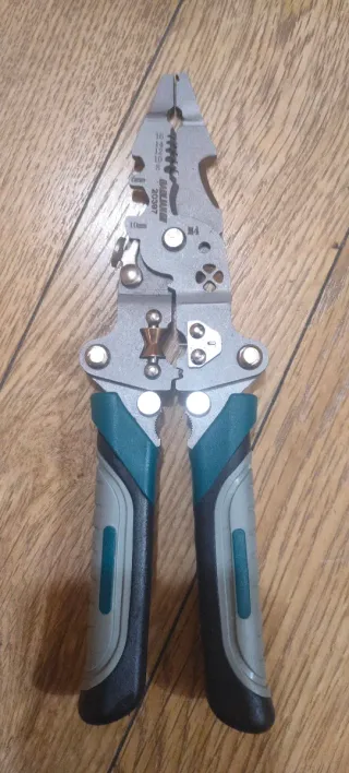 Alicate pelacables plegable