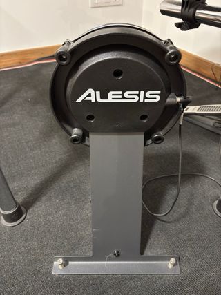 Batería eléctrica Alesis + alfombra antideslizante