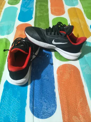 Zapatillas Nike Negras y Rojas