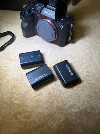 Sony A7 IV + Pack (ECM-B1M + Jaulas + Baterías)