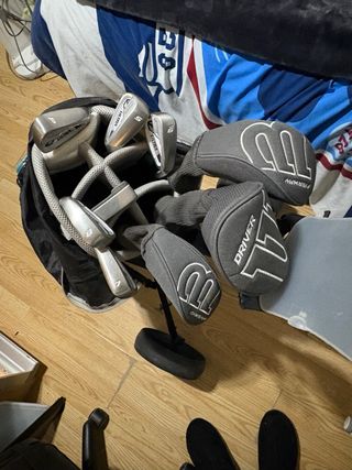 Bolsa de golf Wilson con carro y palos