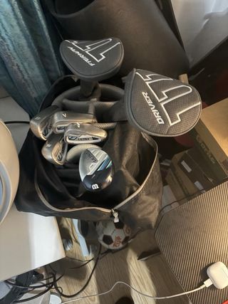 Bolsa de golf Wilson con carro y palos