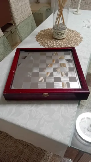 Ajedrez de cristal con caja