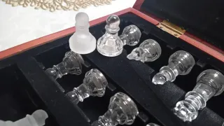 Ajedrez de cristal con caja