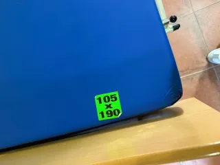 Cama articulada con colchón azul de 105x190