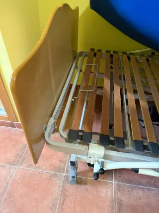 Cama articulada con colchón azul de 105x190