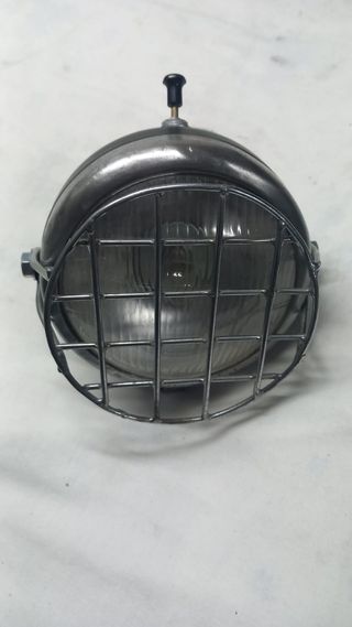 Faro moto clásica con rejilla protectora