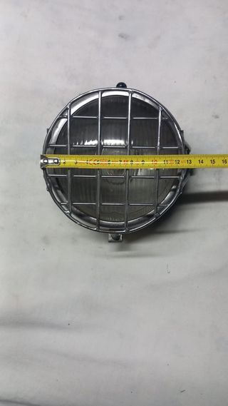 Faro moto clásica con rejilla protectora
