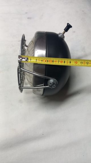 Faro moto clásica con rejilla protectora