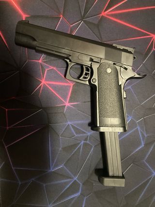 Pistola de bolas negra