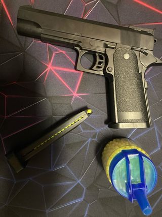 Pistola de bolas negra