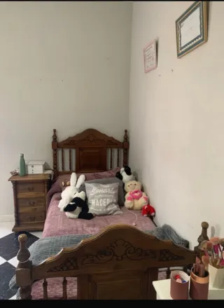 Mesita de noche de madera estilo rondeño