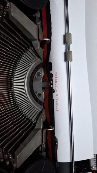 Máquina de escribir Olivetti Valentine Roja