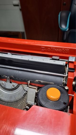 Máquina de escribir Olivetti Valentine Roja