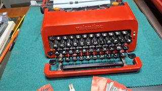 Máquina de escribir Olivetti Valentine Roja