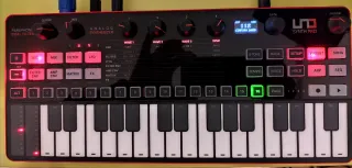 Sintetizador UNO Synth Pro