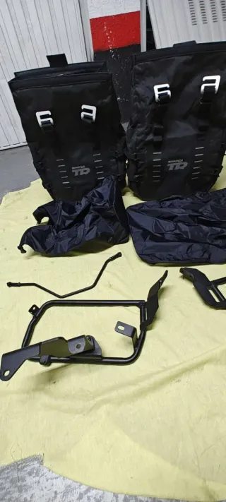 Alforjas SHAD TR40 + Soporte 4P KTM 890 semi nueva