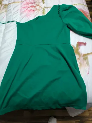 Vestido Zara verde talla XL corte asimétrico